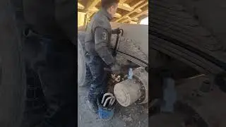 Truck spring steel plate fastening bolt installation process