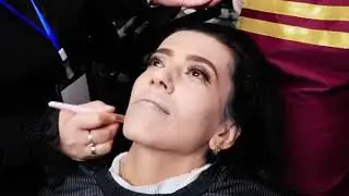 Ayollar sartaroshligi yo‘nalishining muhandis ustasi D.Qoraxo‘jayeva tinglovchilari bilan birgalikda
