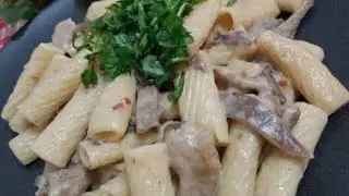 %ÇOK KOLAY LEZZETLİ%😋 TAVUKLU, MANTARLI VE KREMALI MAKARNA (FETTUCİNİ )