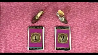 Qui arrive dans ta vie ? Date exacte - Pourquoi ? Tarot interactif intemporel Choisis une chaussure
