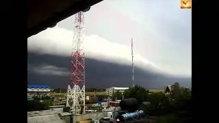 Циклон. Движение циклона со стороны суши на море. Cyclone