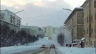 Снег с крыши ( Будь осторожен, следи за собой))