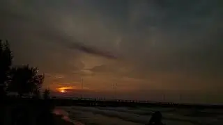 Bulan dan Matahari Saling bertemu | Pantai Dermaga Tuban