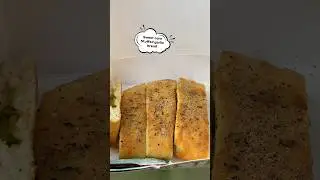 Sweet Corn Stuffed Garlic Bread 🥖 #lapinozpizza #foodreview #foodshorts #fastfood #foodie