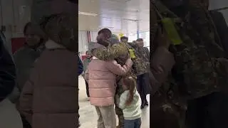 Самая трогательная встреча с мамой и близкими.❤️❤️❤️