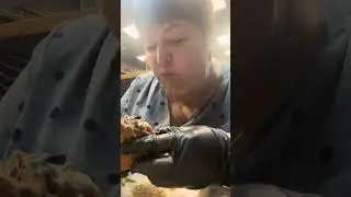 Смогли бы вы съесть такой огромный бургер 🍔 