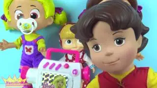 HanimisH TV - Maşa Niloya Heidi ile çizgi film oyuncak bebeği ile  Barbie dergisi oyuncak oynuyoruz