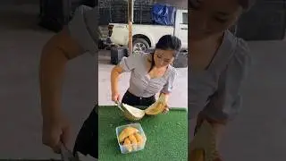 Malaysian Lady Fresh Durian Unboxing - Fruit Cutting Skills