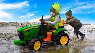 Funny Leo on the Big Tractor rescues a brother stuck in a typewriter from the mud