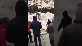 В Приэльбрусье на автостоянку сошла лавина (24.03.18)