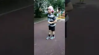 Даша и Даша обливаются водой