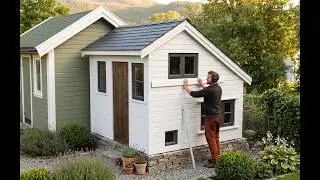 Building a 5-Star Climate-Controlled Chicken Mansion | by @Jonasolsenwoodcraft