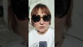 старые кеды и дорогая сумка - стильный ход))