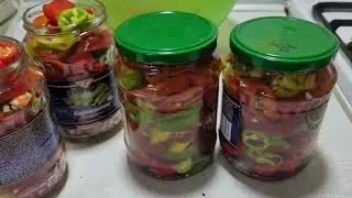 Острый перец в сладкой заливке.
