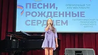 Анастасия Ямаева поет песню "Ласточка'