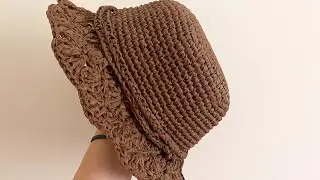 Raffia hat with a beautiful pattern. 