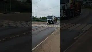 Автобус и остановка общественного транспорта - лучшее место для...