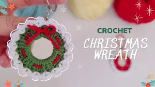 Crochet Christmas wreath keychain 
