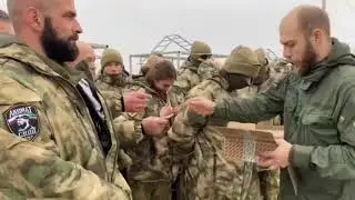 Наши защитники перед боем читают Символ Веры 🇷🇺💪