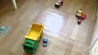 грузовик игрушечный