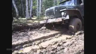 Грузовик УРАЛ застрял