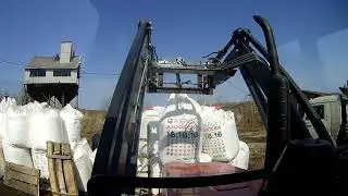 Выгрузка удобрений с КамАЗа  [МТЗ-1221.3]