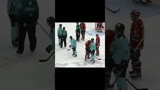 Lehterä tarkistaa selästä kenen kanssa juttelee