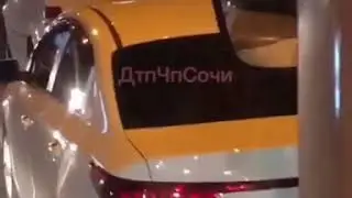девушка находясь в неадекватном состоянии разделась посреди дороги и легла на проезжую часть