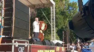 Кисловодск. Актер Сергей Гармаш на дне рождения Чебурашки 27 августа 2023 г.