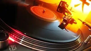 Проигрыватель виниловых пластинок из Китая