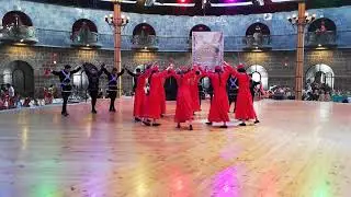 Արտին  ժողովրդական պարային համույթ (ՈՎ ՀԱՅՈՑ ԱՇԽԱՐՀ)  գեղ.ղեկավար եվ պարուսույց Մարիամ Դավթյան.