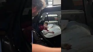 Оставил детей спать на парковке