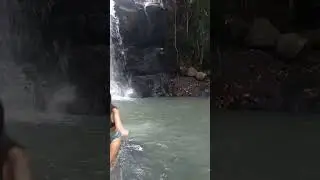 mandi di sungai