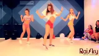 Красивый танец попы)