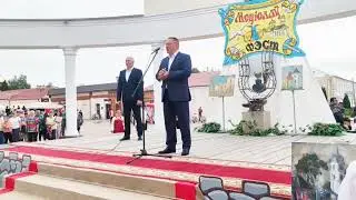 Гостей и участников 