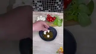 📝Appetizer with camembert cheese, strawberries and mint👌 #shorts