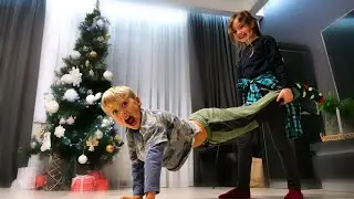 Даша учит Сережу САДИТЬСЯ на Шпагат