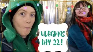 A Walking Christmas Tree! (Vlogmas Year 31 Day 22!)