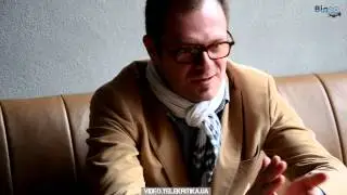 Влад Фисун бросил комочек грязи в журналистов, за исключением Романа Шрайка