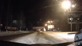 Пьяная на дороге в Омске