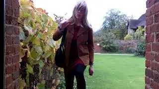 Tgirl Rachel in A Blonde Walkabout (T-Girl / Transvestite / Crossdressing)