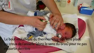 Prendre la température de bébé
