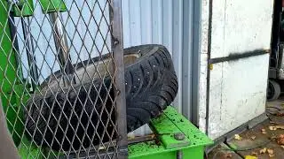 Testing tyre press for aluminium rims