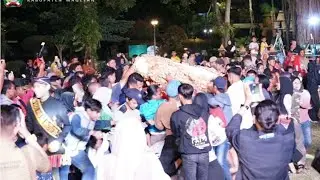 TRADISI REBUTAN ROTI BOLU  KOTA MAGETAN DI BULAN SURO
