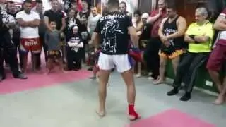 маленький боец против большого