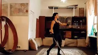 Оружие в руках Женщины.  Фланкировка
