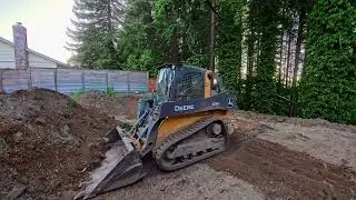 325G with tooth bucket moving dirt.