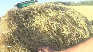 Прессую солому!