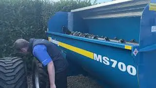 Gavin goes through our Fleming Muck Spreader range!