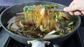 [Eng sub] Super easy way to cook savory Japchae in 5 minute!